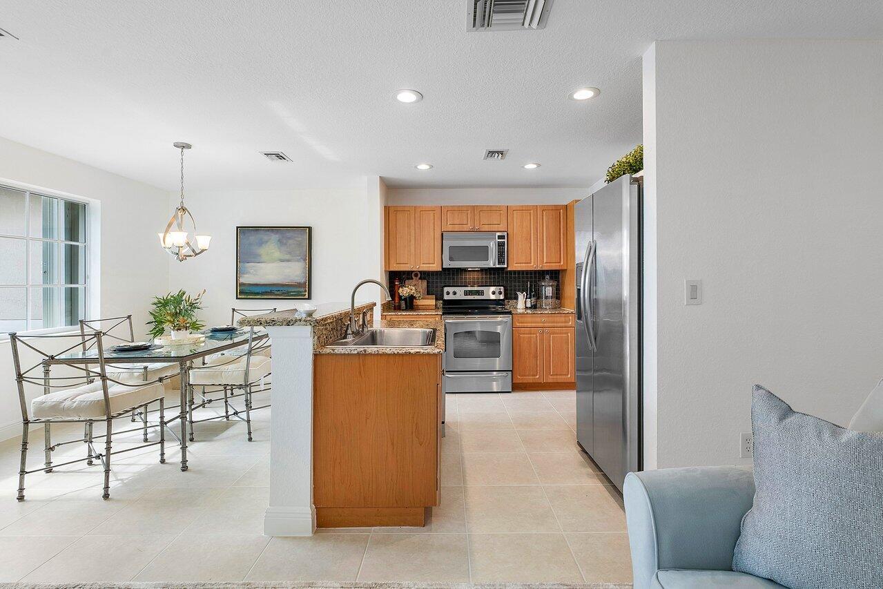 6748 Old Farm Trail