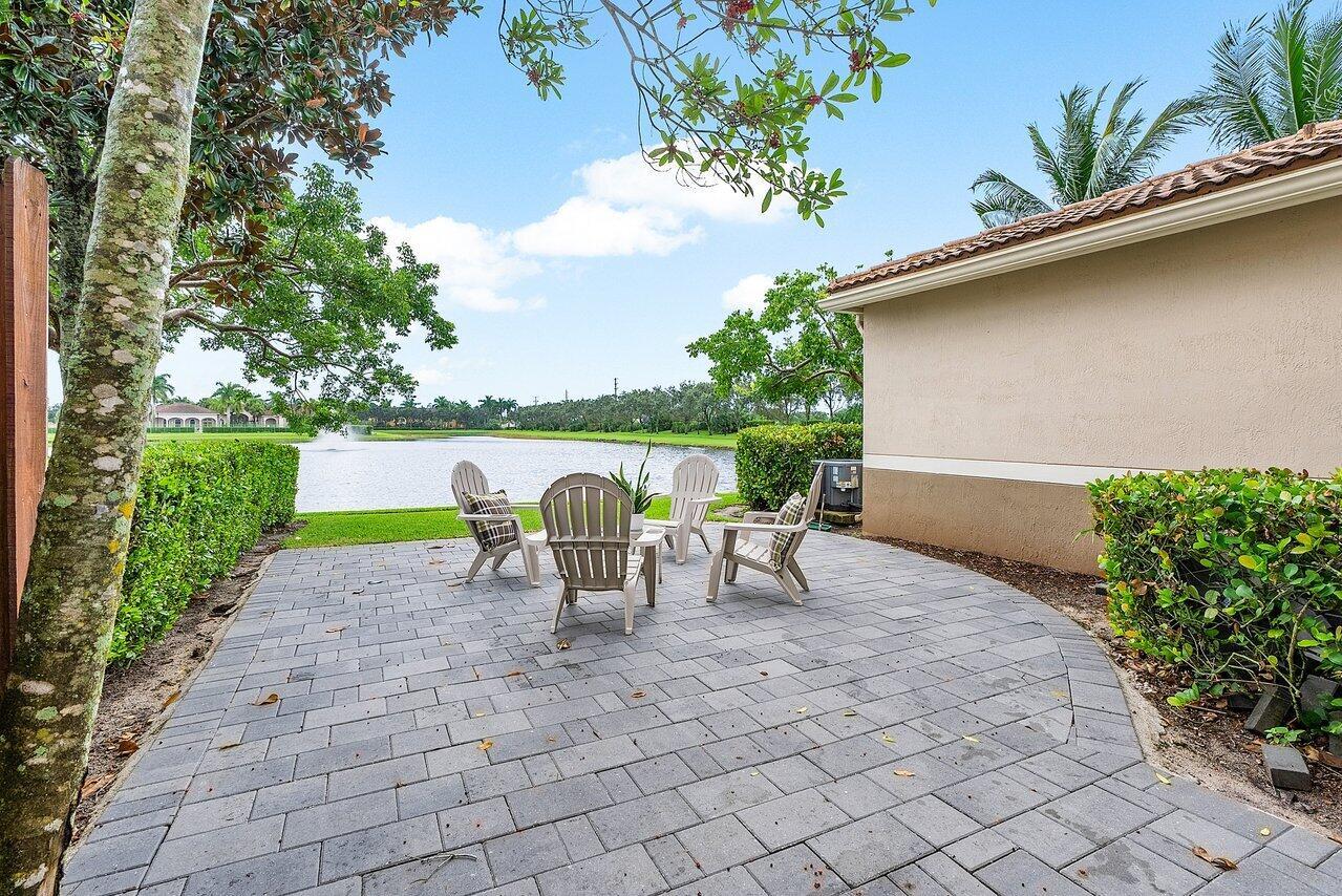 6748 Old Farm Trail