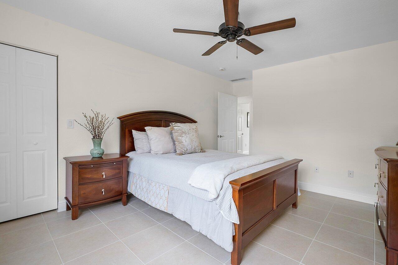 6748 Old Farm Trail