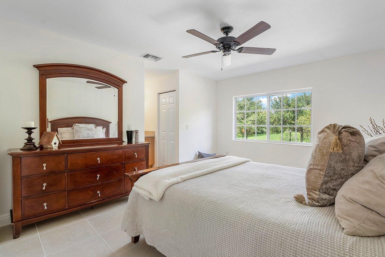6748 Old Farm Trail