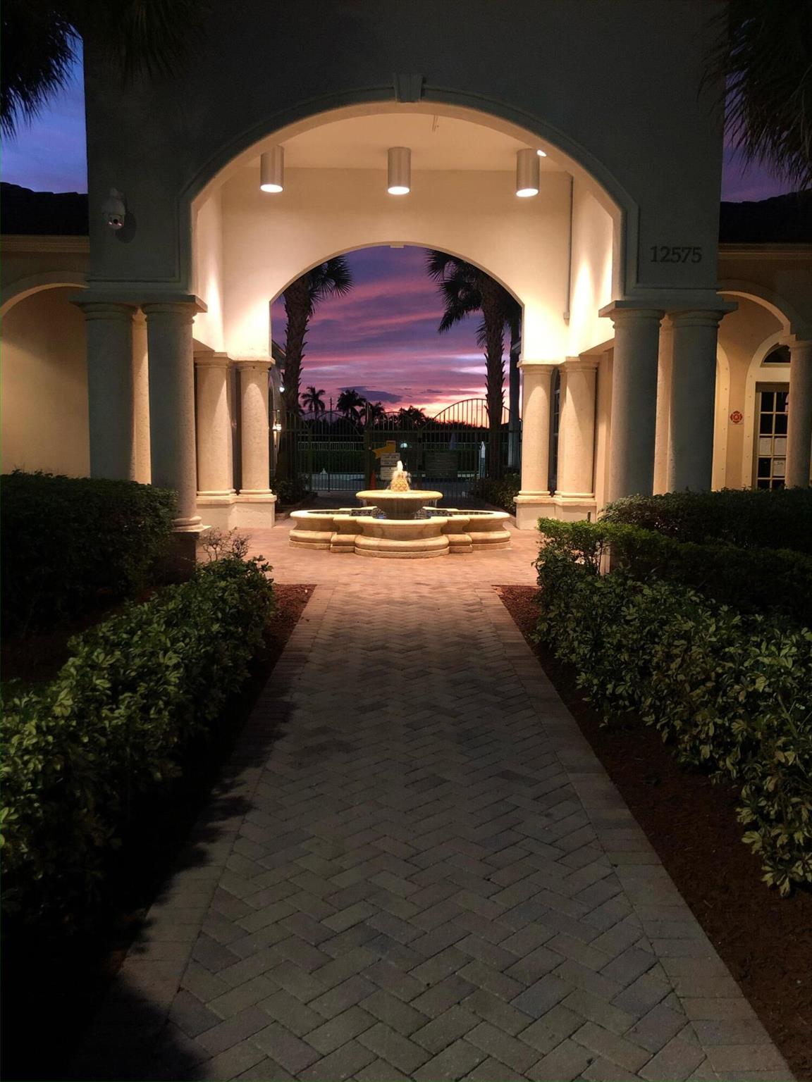 6748 Old Farm Trail