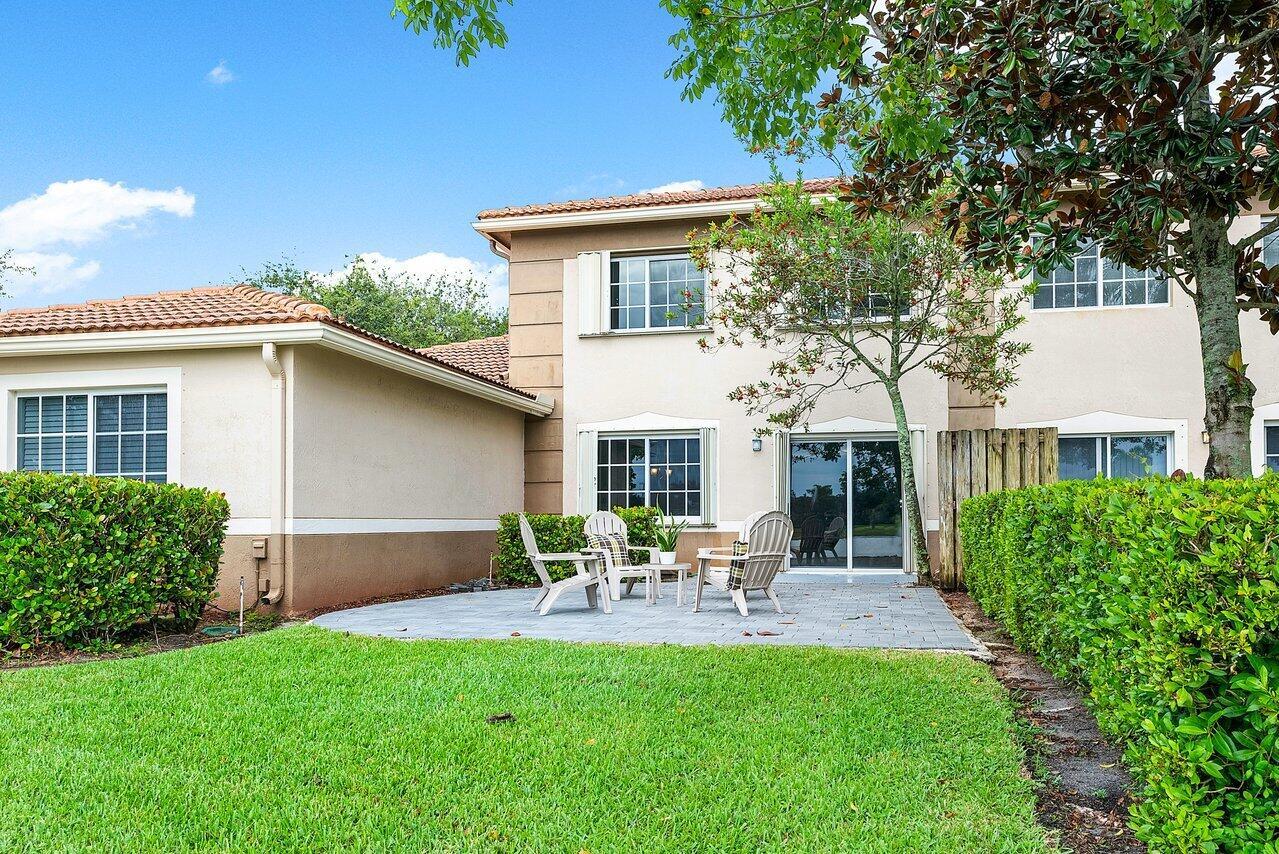 6748 Old Farm Trail