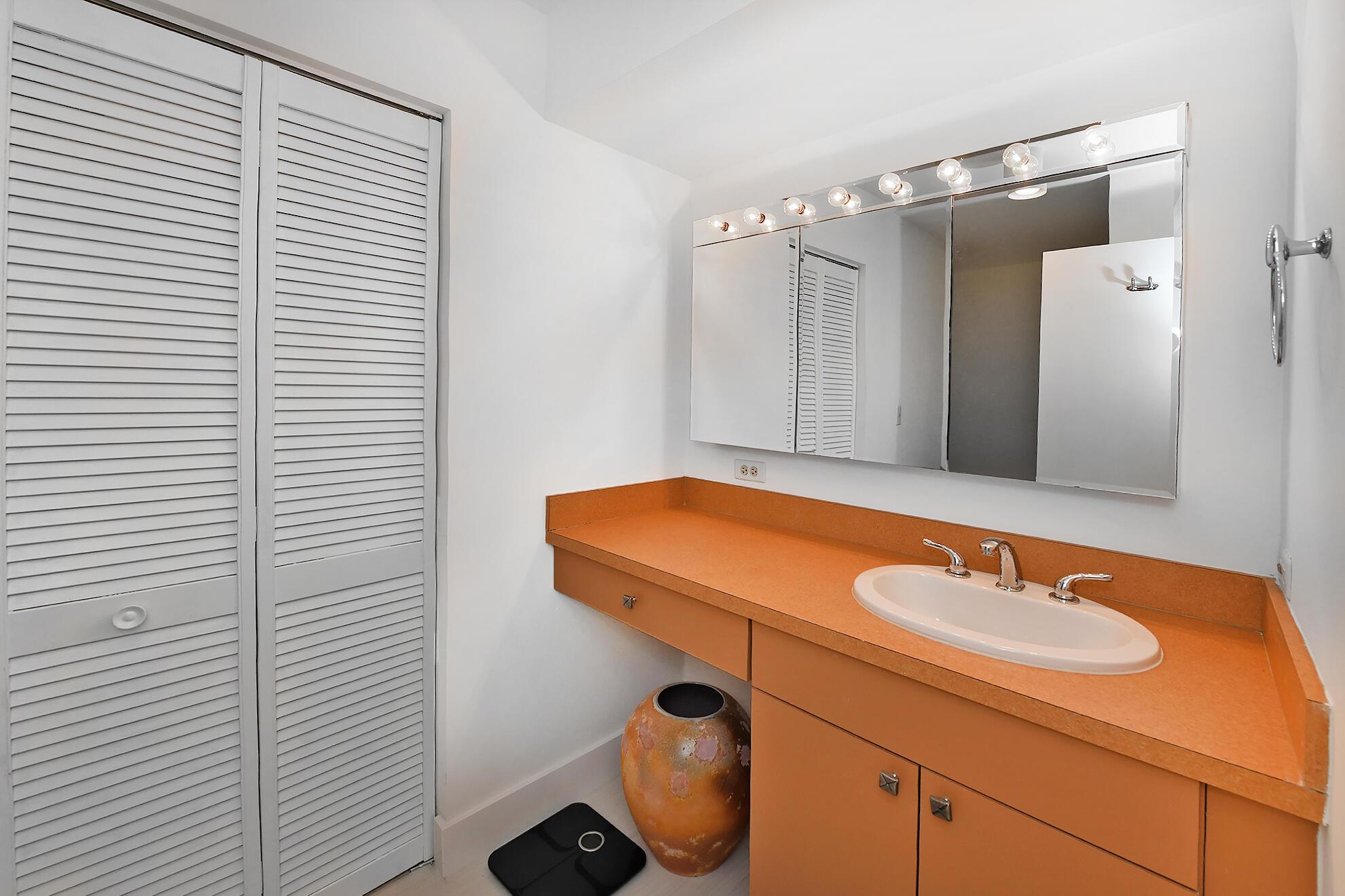 7370 Orangewood Lane Unit: 101