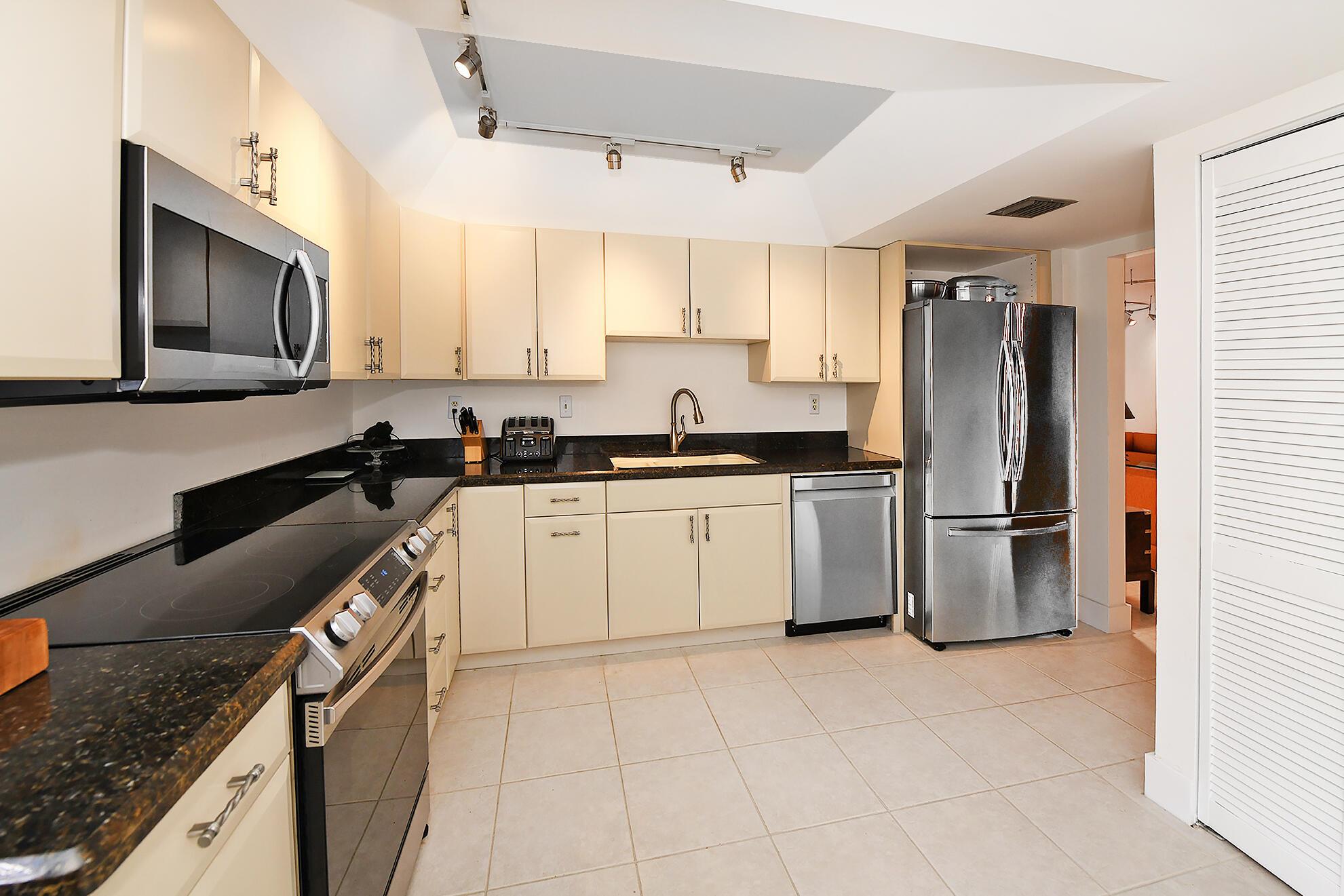 7370 Orangewood Lane Unit: 101
