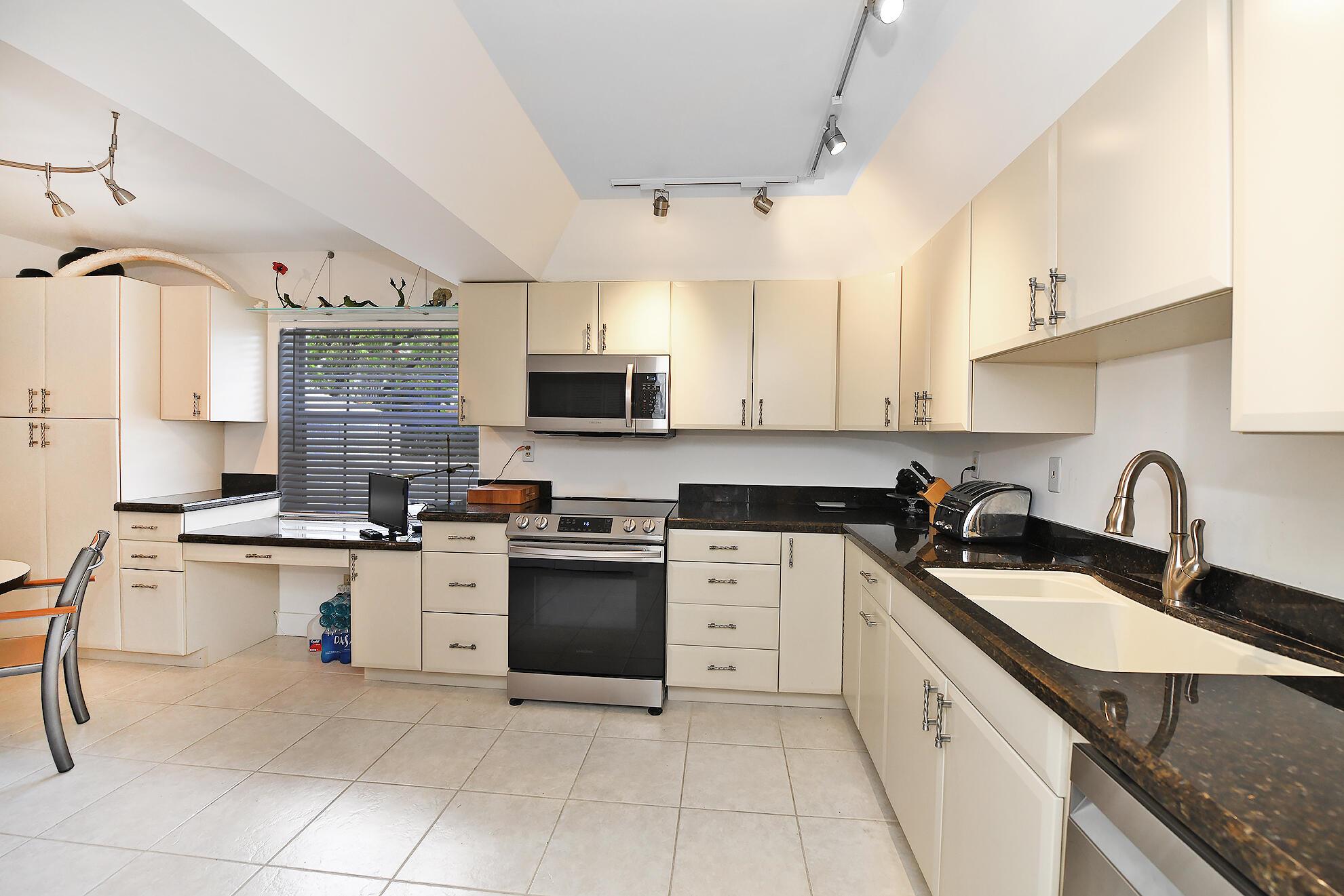 7370 Orangewood Lane Unit: 101