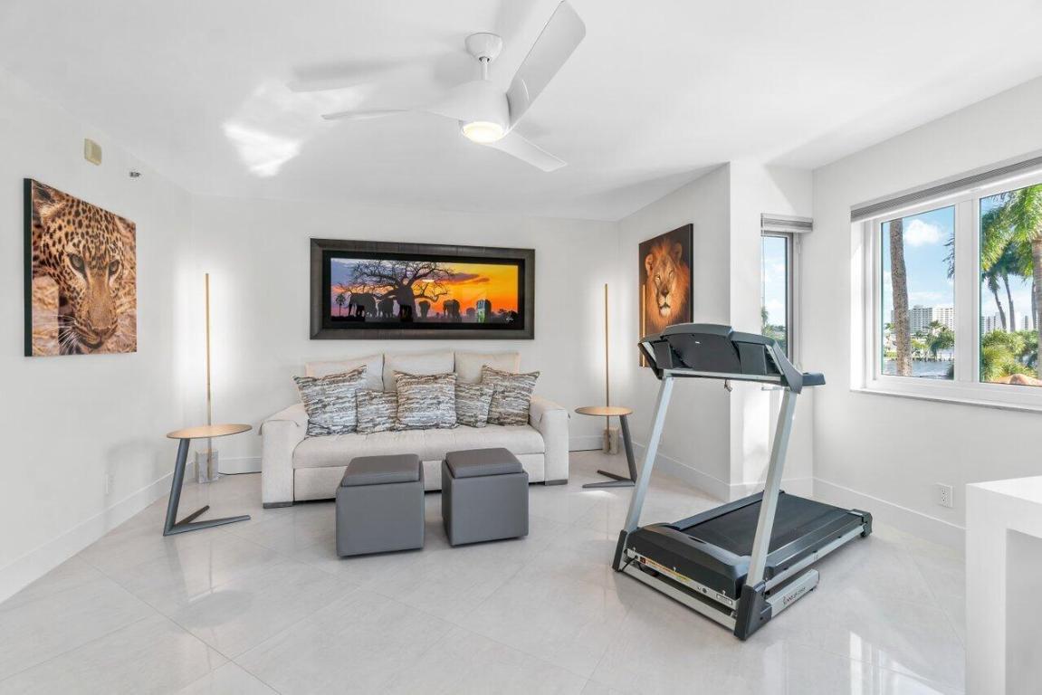 100 SE 5th Avenue Unit: 305