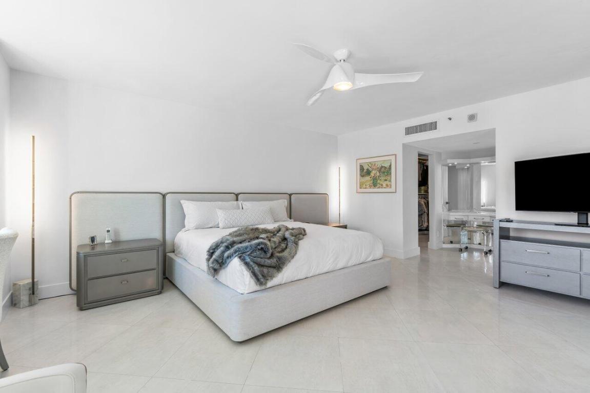 100 SE 5th Avenue Unit: 305