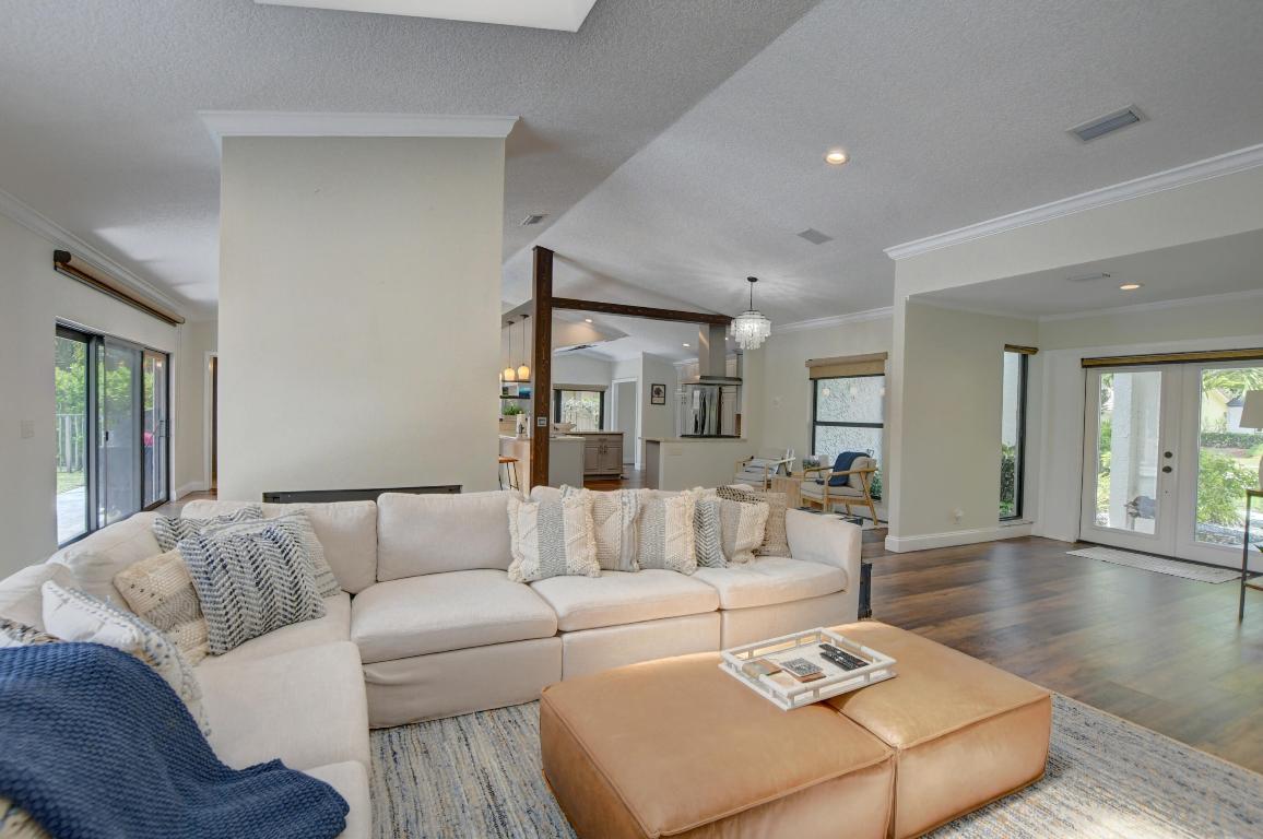 10198 Boca Woods Lane, Boca Raton