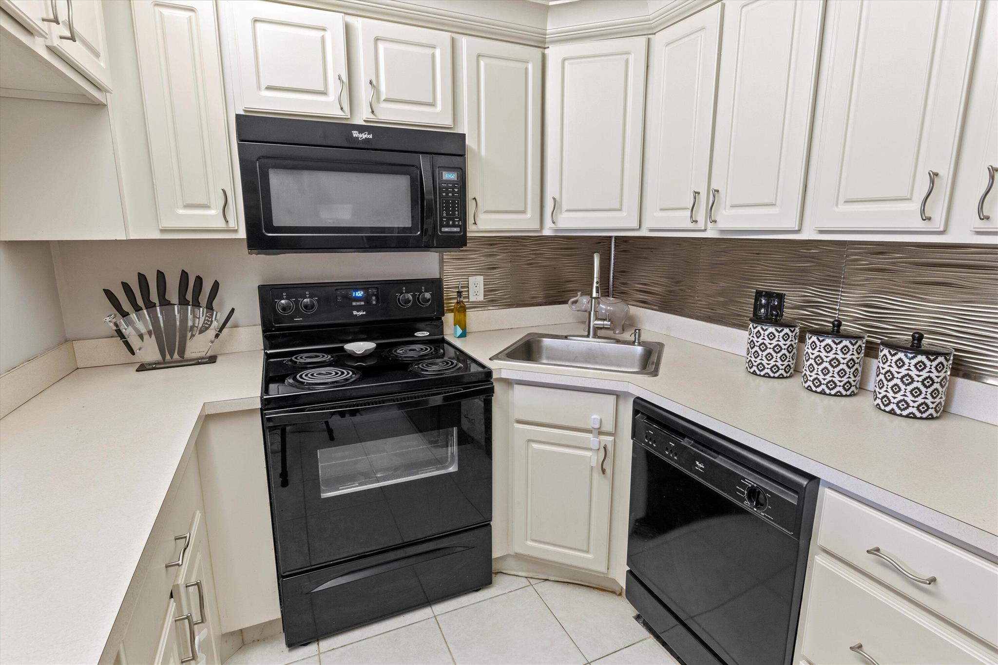 13830 Oneida Drive Unit: B2