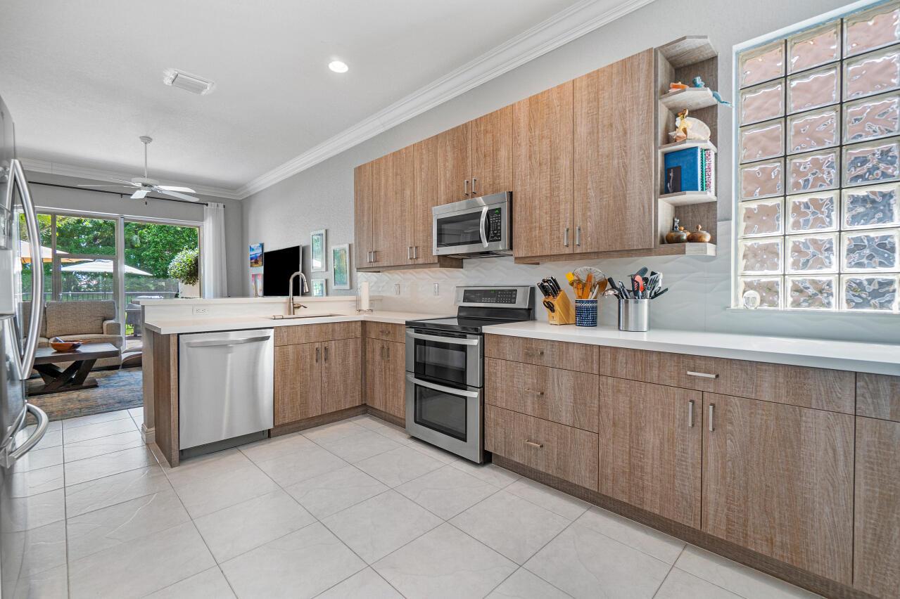 5743 Via De La Plata Circle