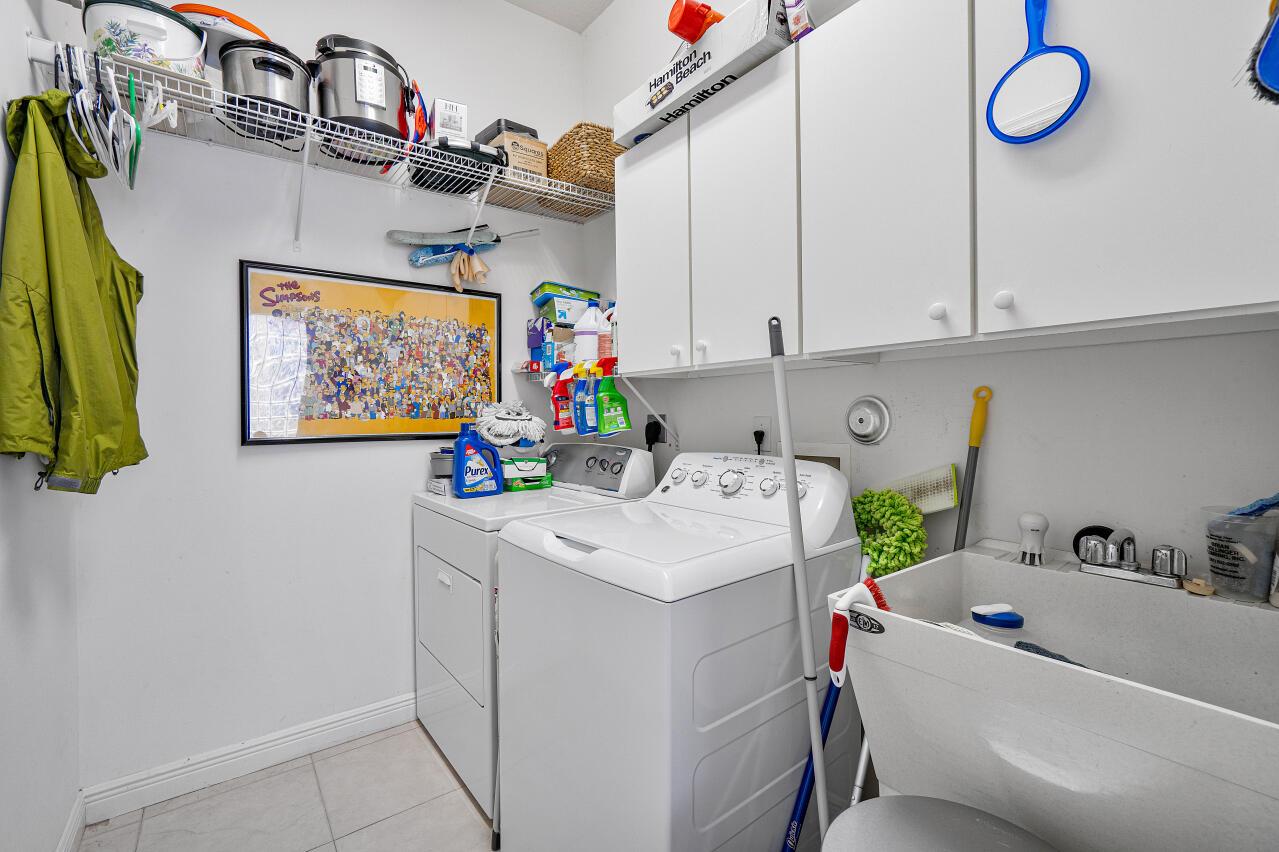 5743 Via De La Plata Circle