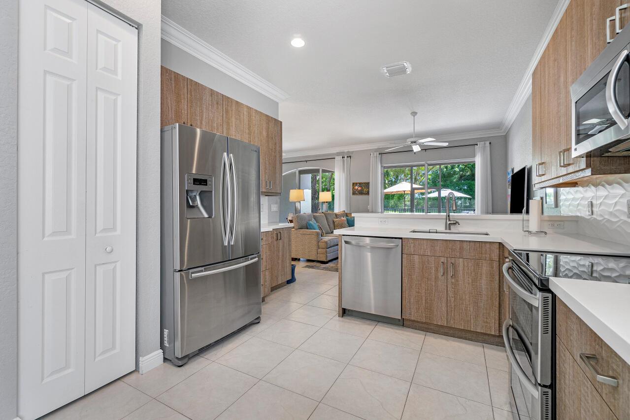 5743 Via De La Plata Circle