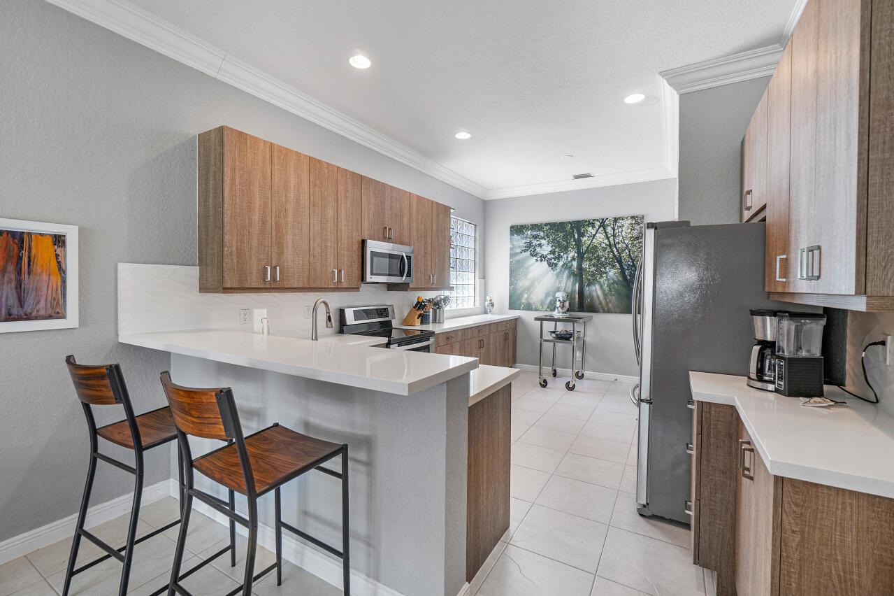 5743 Via De La Plata Circle