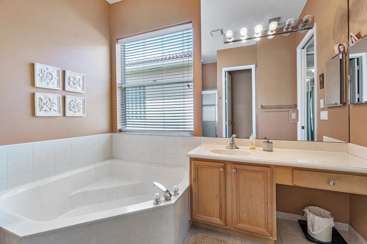 5743 Via De La Plata Circle