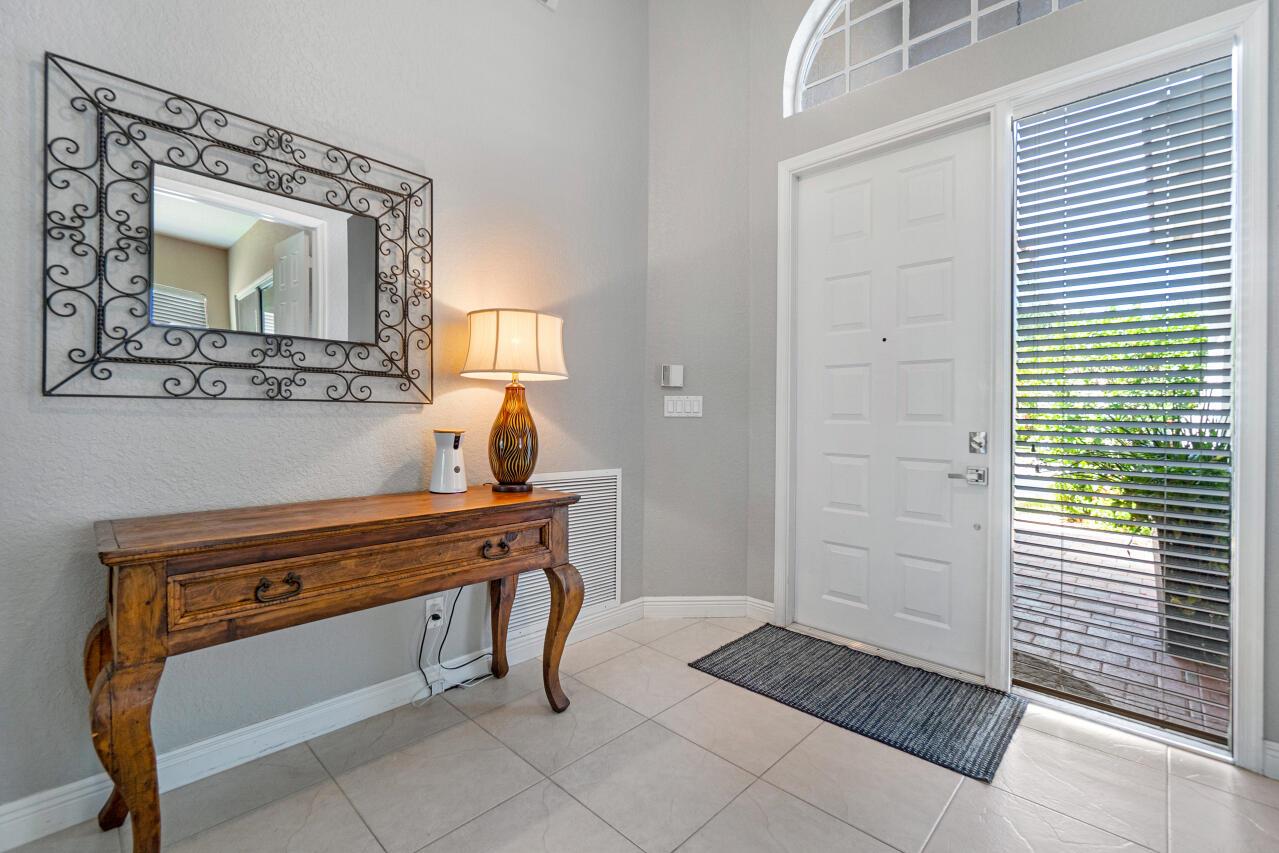 5743 Via De La Plata Circle