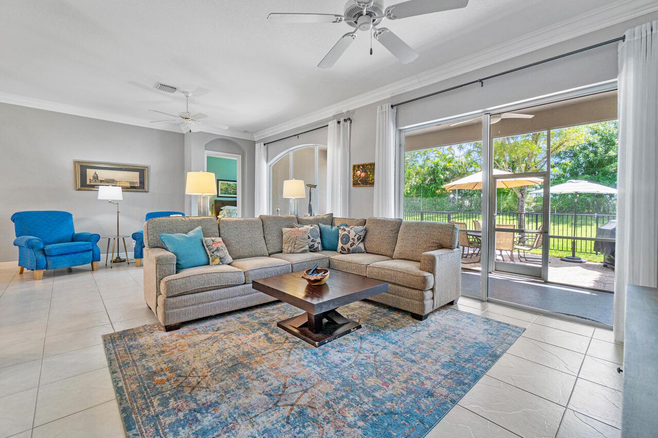 5743 Via De La Plata Circle