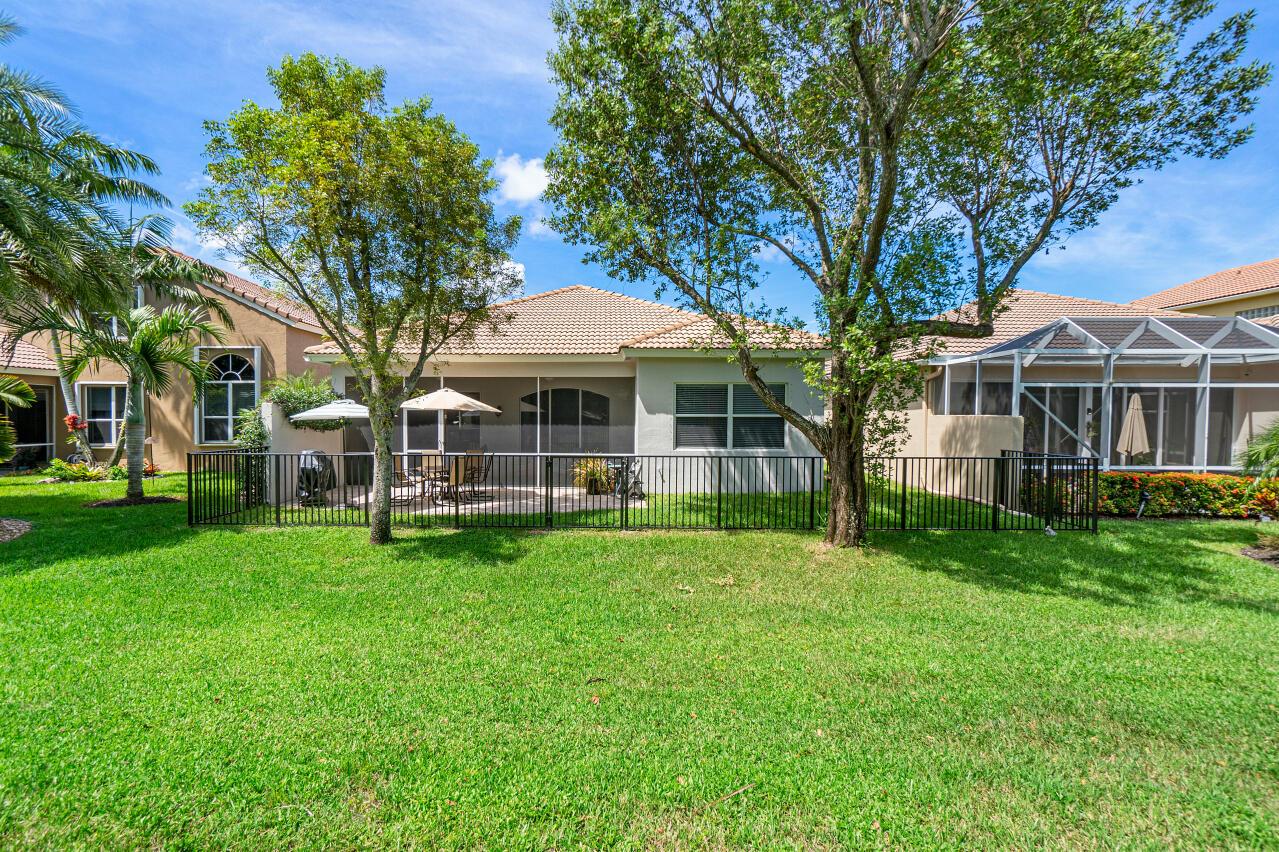 5743 Via De La Plata Circle