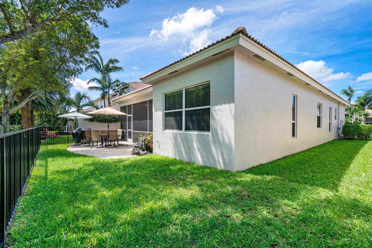 5743 Via De La Plata Circle