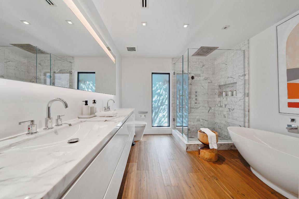 1540 N Treasure Drive