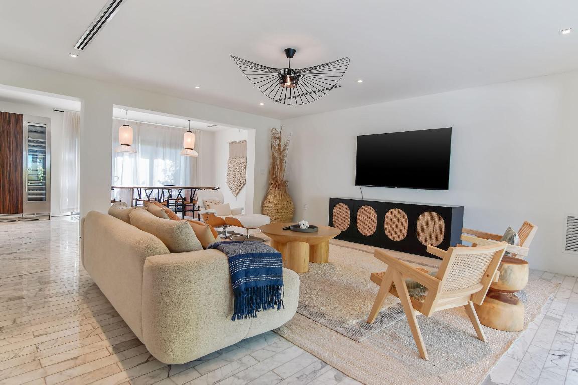 1540 N Treasure Drive