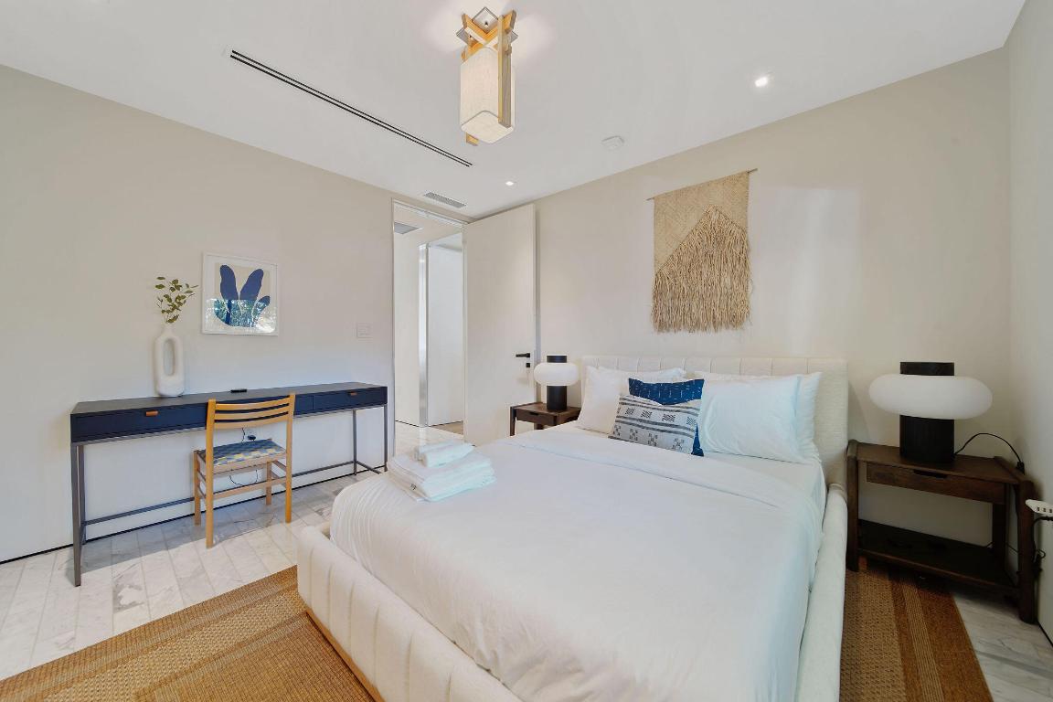 1540 N Treasure Drive