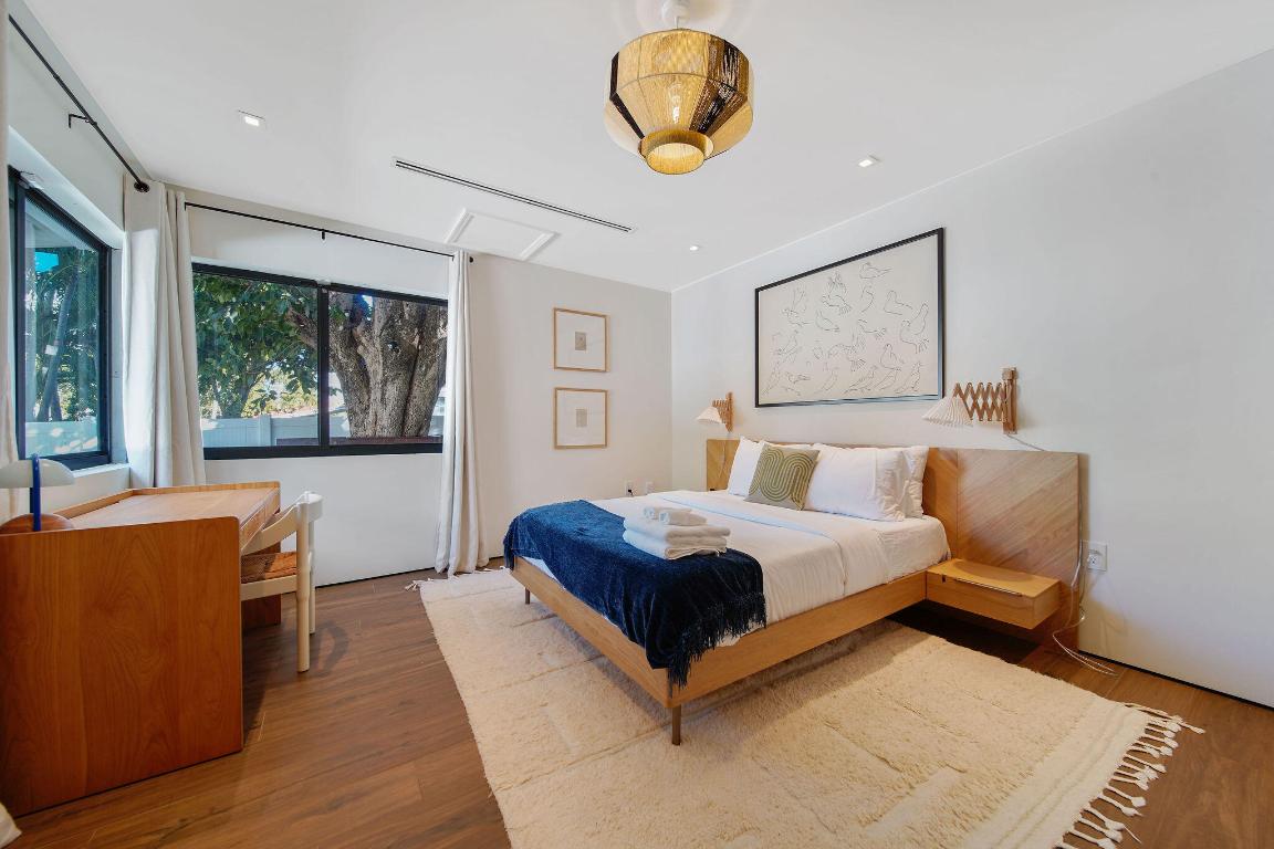 1540 N Treasure Drive