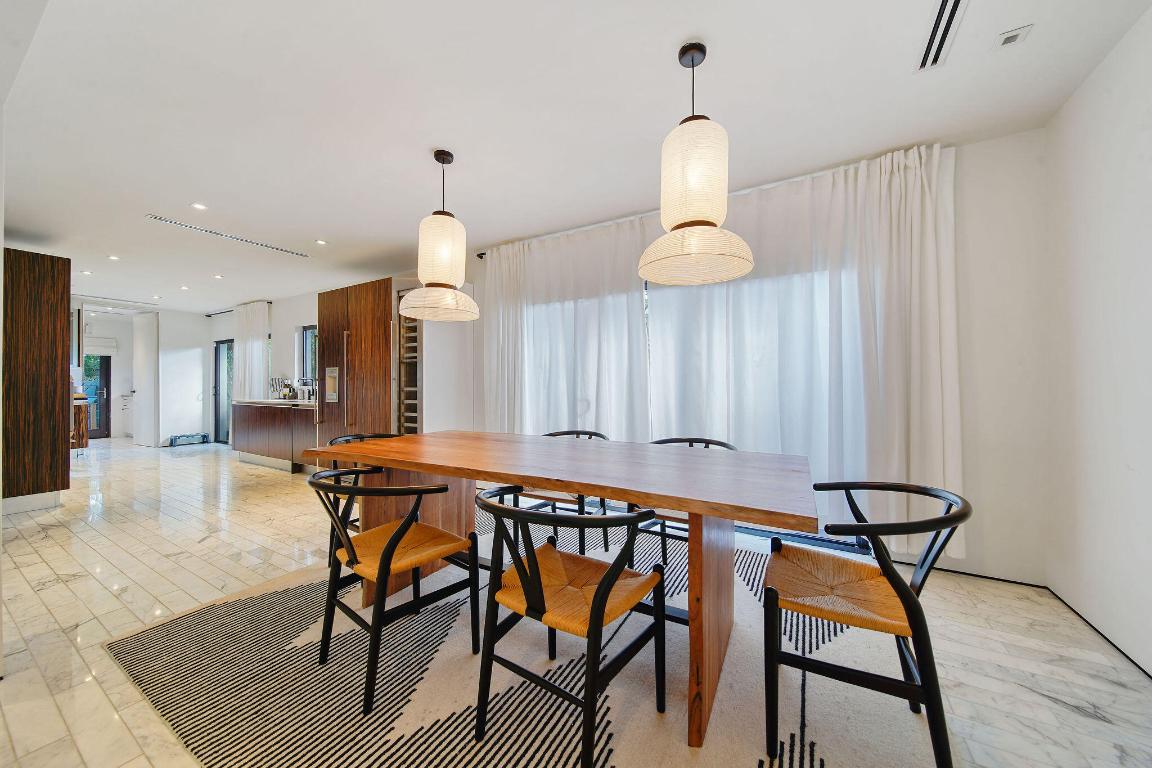 1540 N Treasure Drive