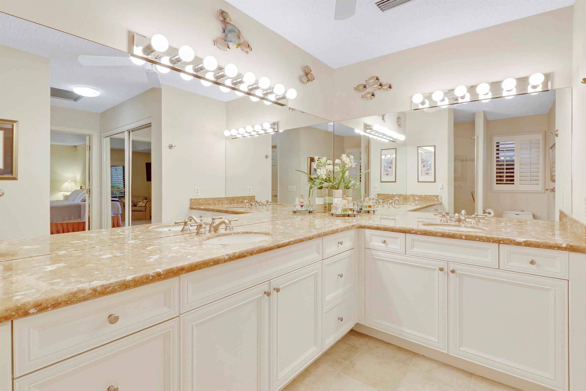 196 SE Turtle Creek Drive