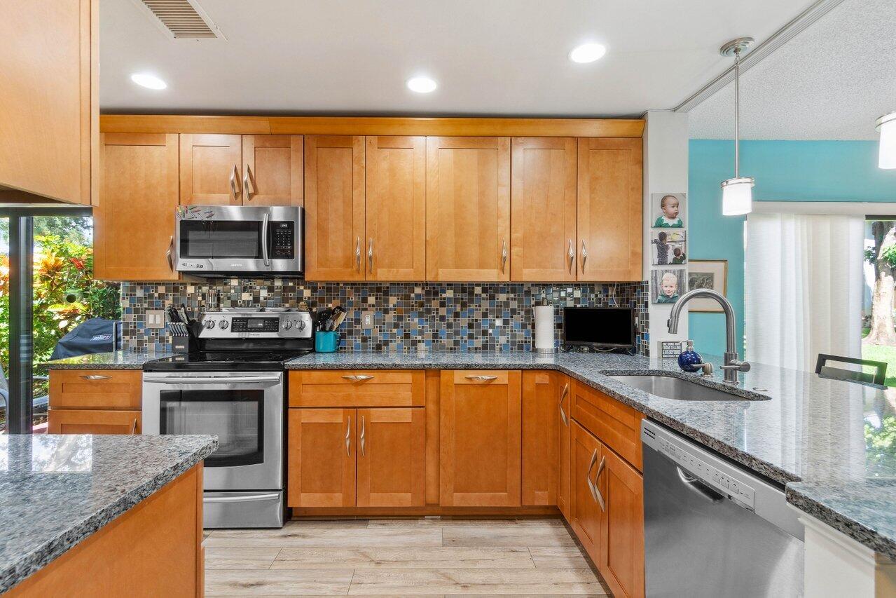 52 Stratford Lane Unit: A