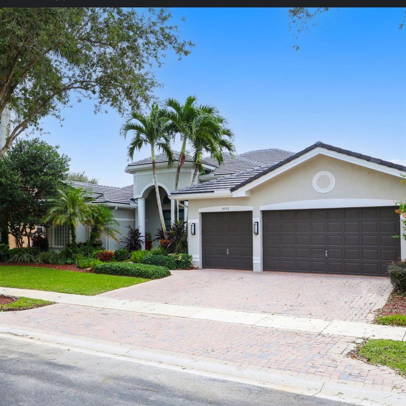 19552 Saturnia Lakes Drive