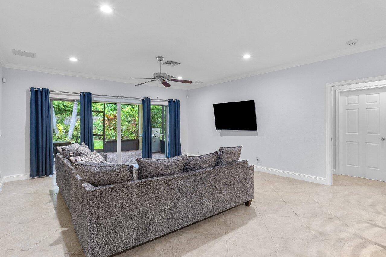 215 Gulfstream Boulevard