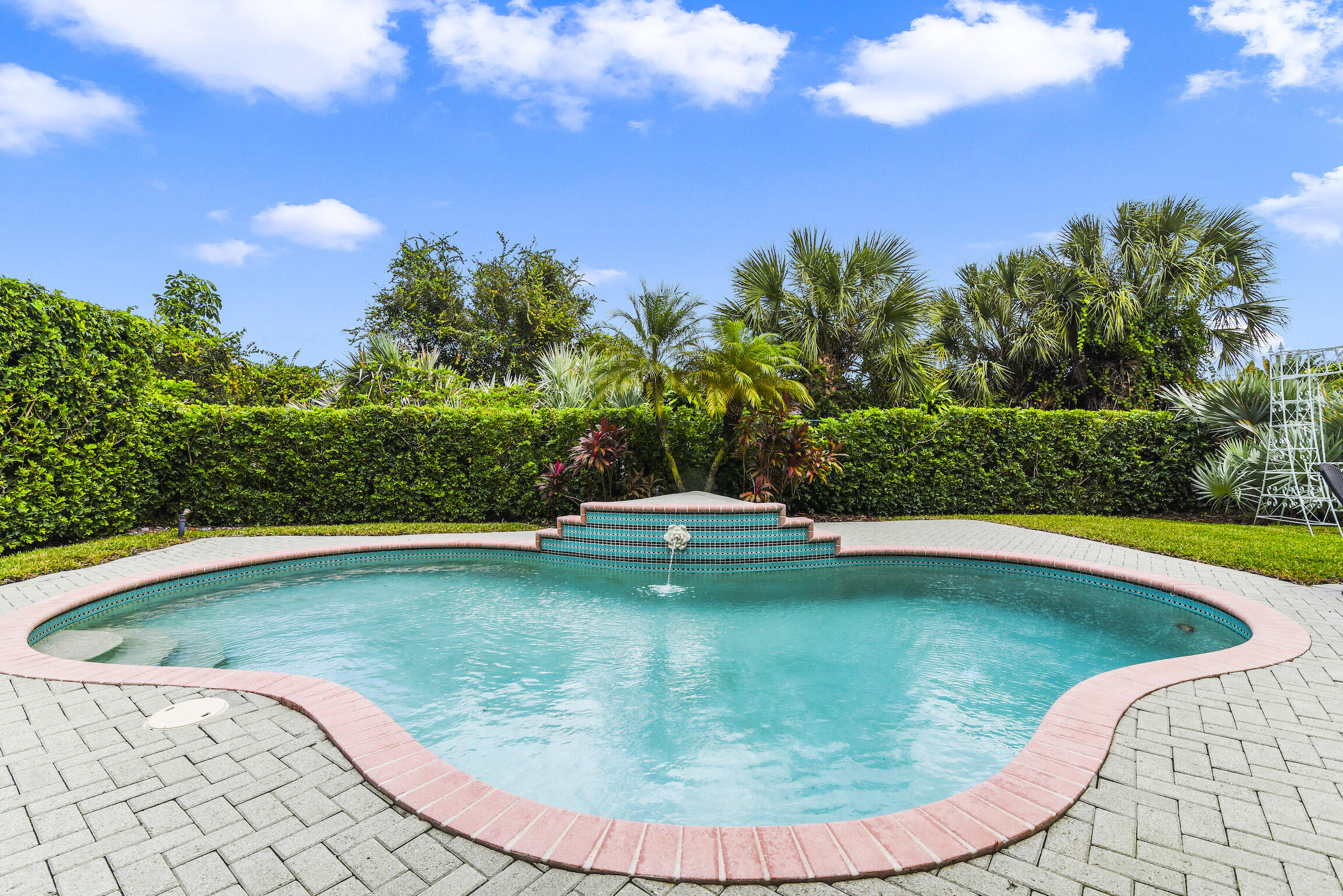 310 SW 16th Street