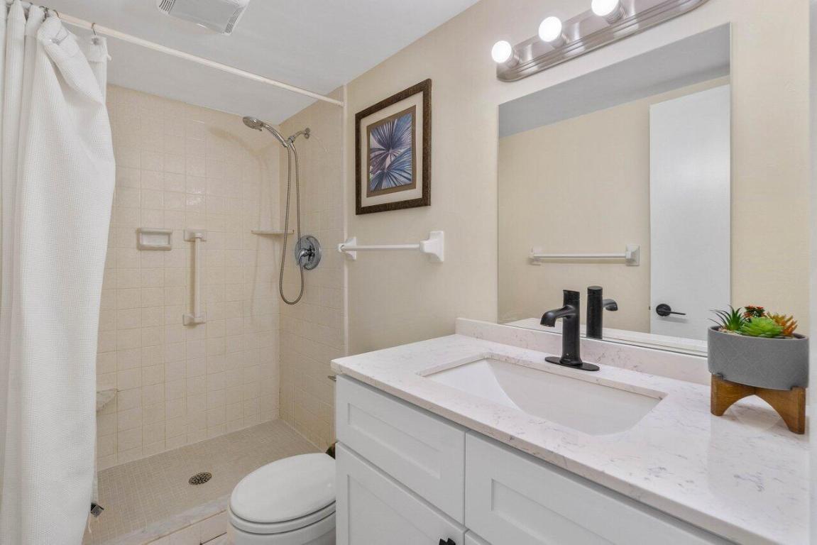 10 Garden Street 203s, Tequesta Unit: 203s