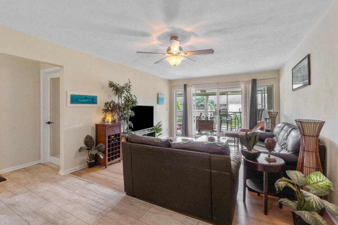 10 Garden Street 203s, Tequesta Unit: 203s