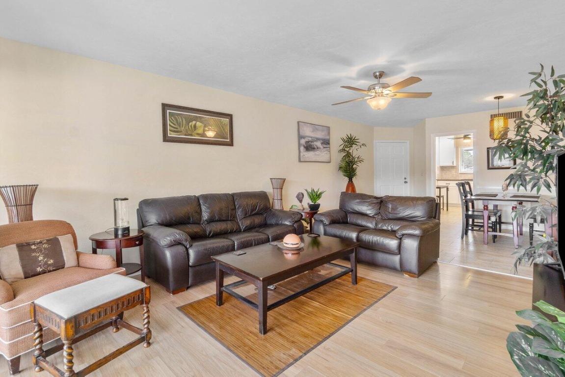 10 Garden Street 203s, Tequesta Unit: 203s