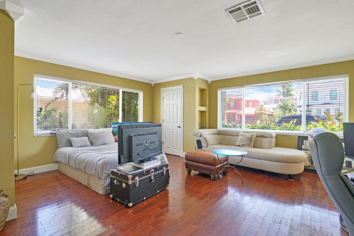 365 NE 3rd Street, Boca Raton