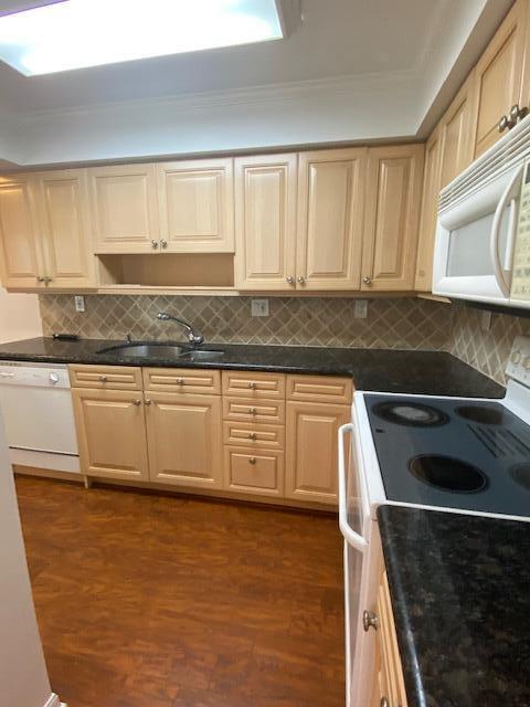 3 Royal Palm Way Unit: 2020