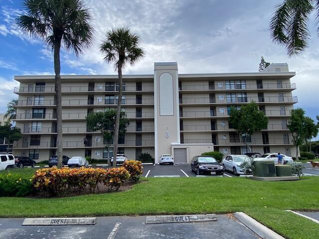 3 Royal Palm Way Unit: 2020