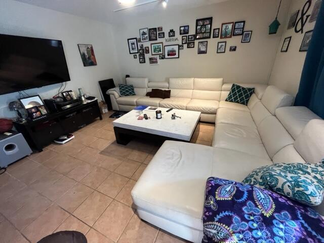 16415 Grape Way E