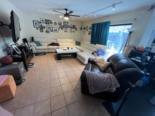 16415 Grape Way E