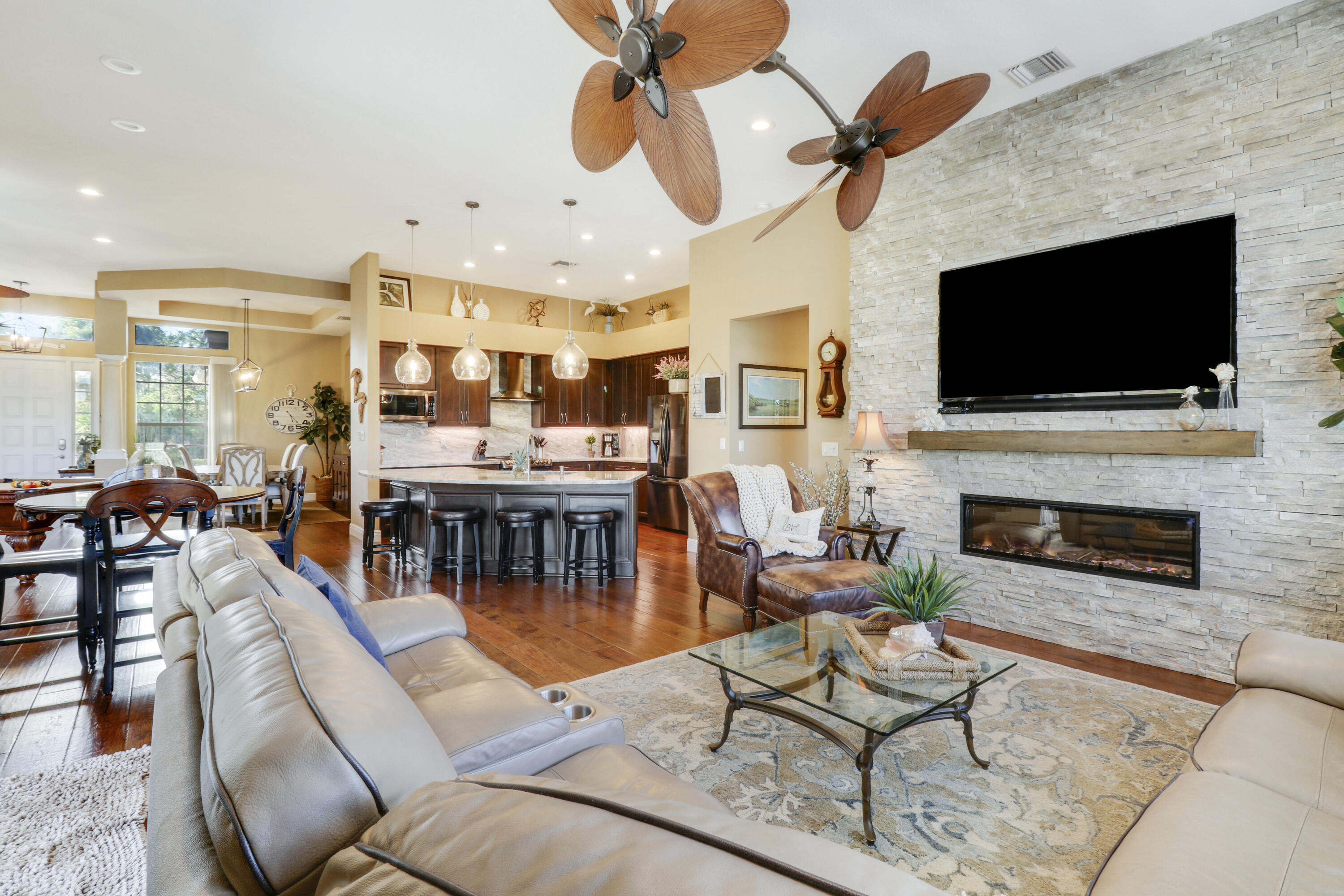 6859 SE Sleepy Hollow Lane