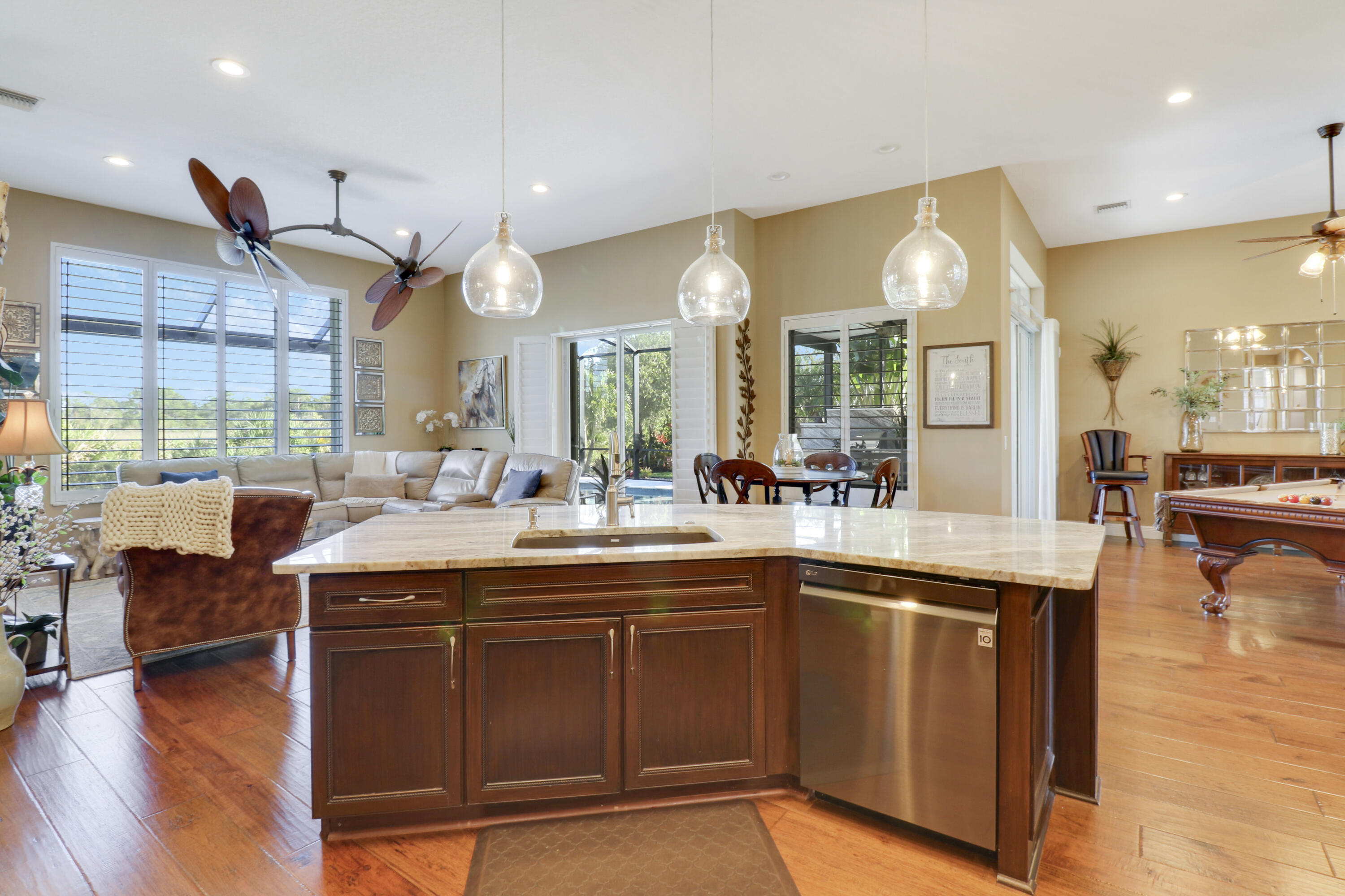 6859 SE Sleepy Hollow Lane