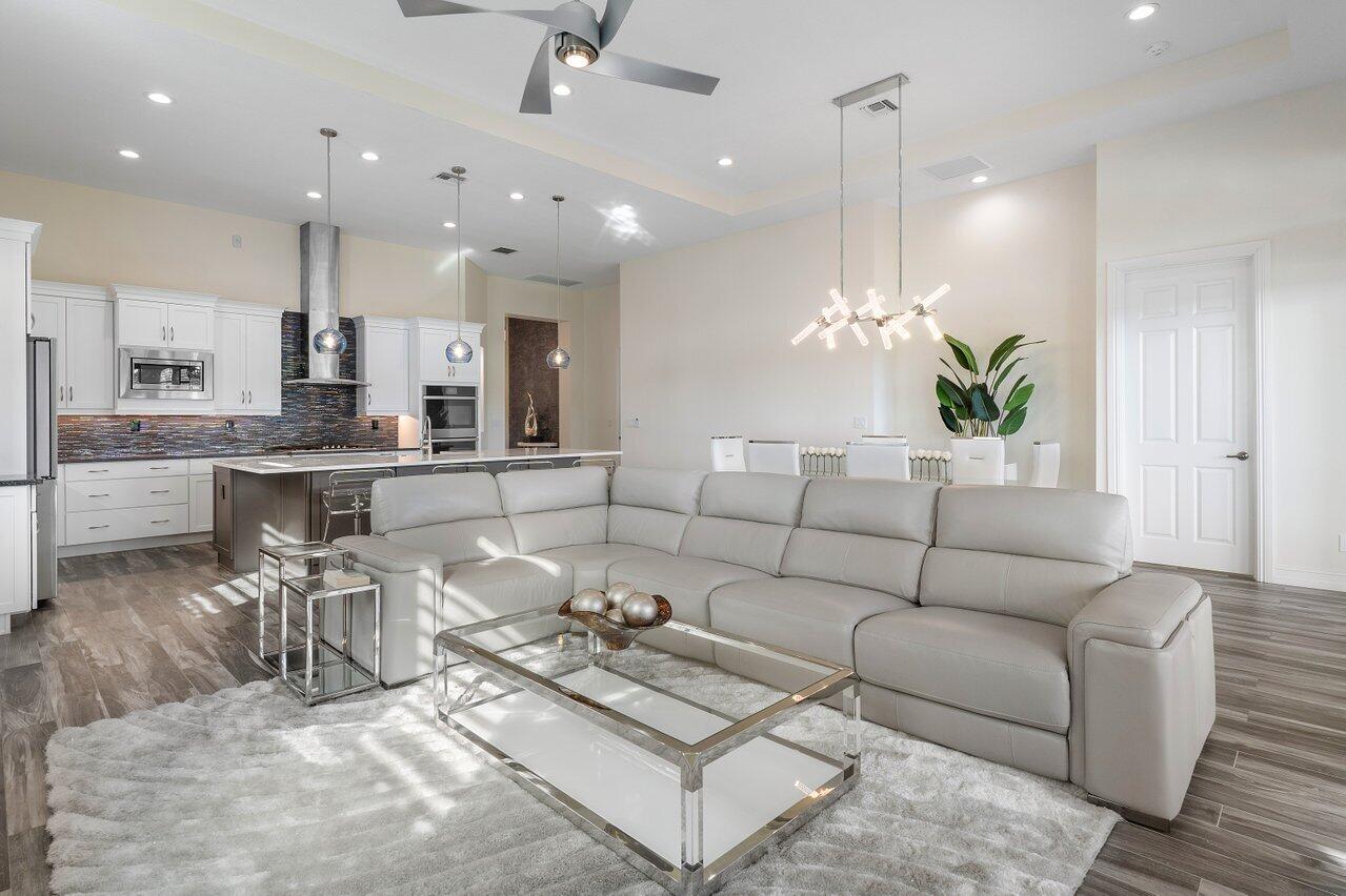 11792 Leon Circle N