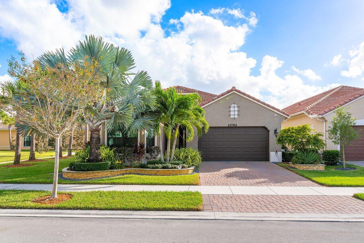 11792 Leon Circle N