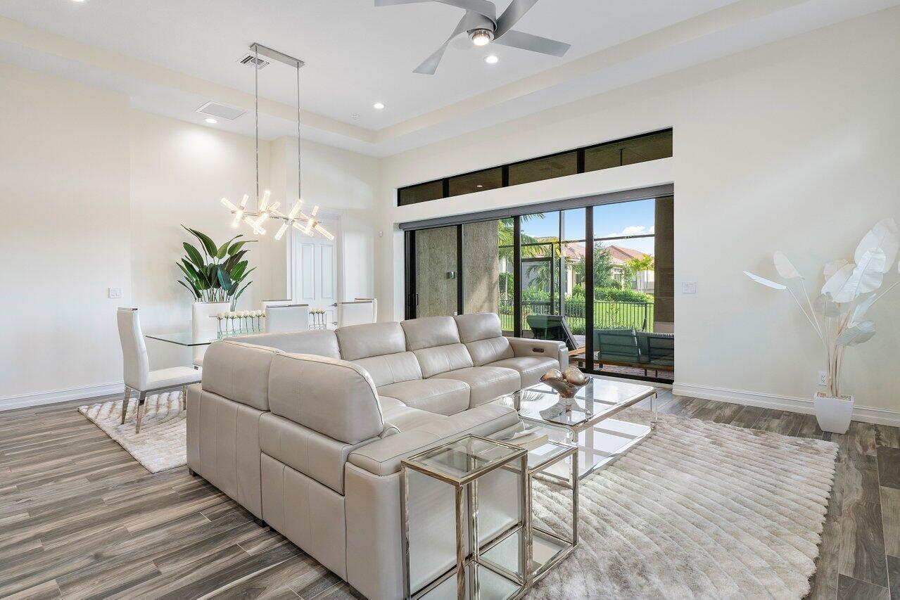 11792 Leon Circle N