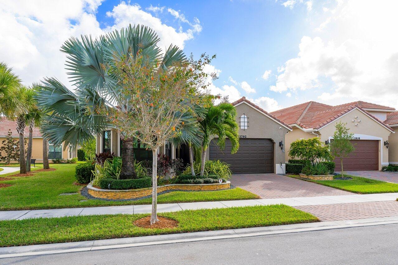 11792 Leon Circle N
