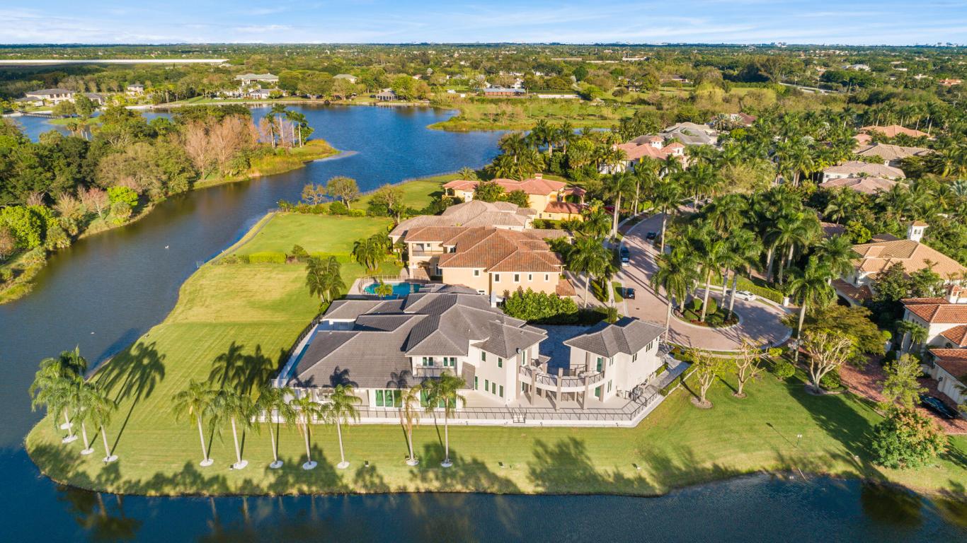 17106 Avenue Le Rivage