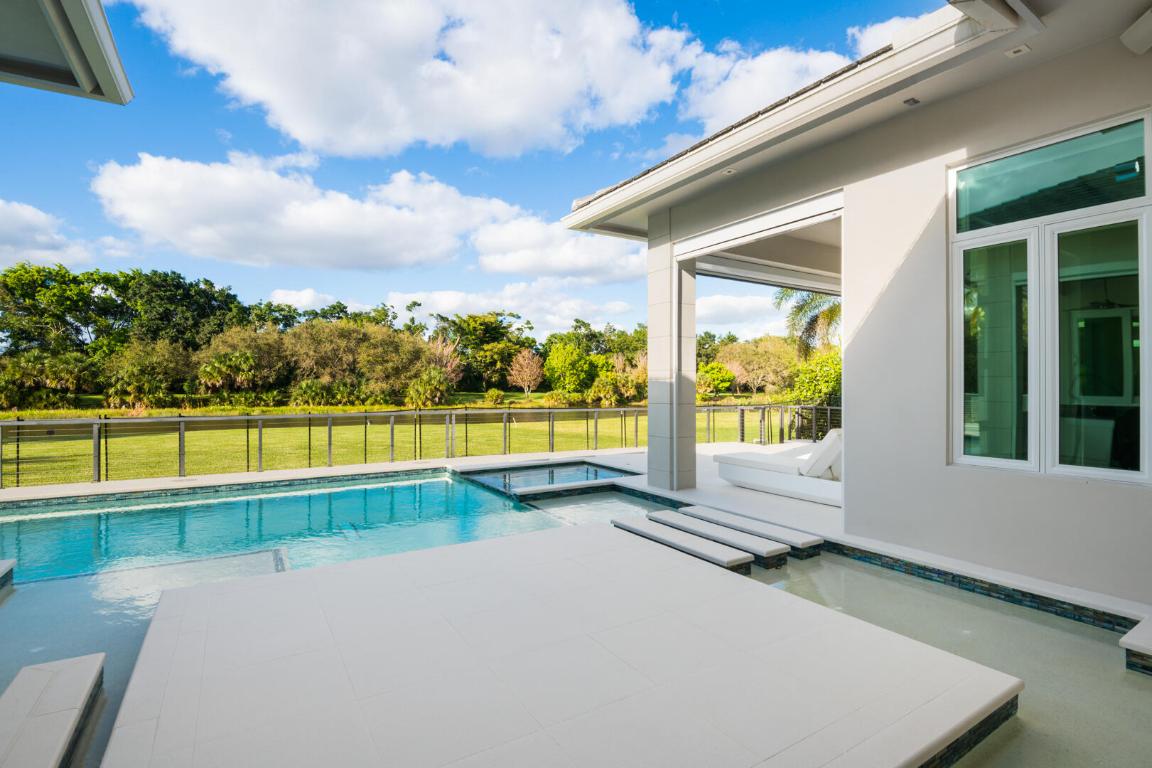 17106 Avenue Le Rivage