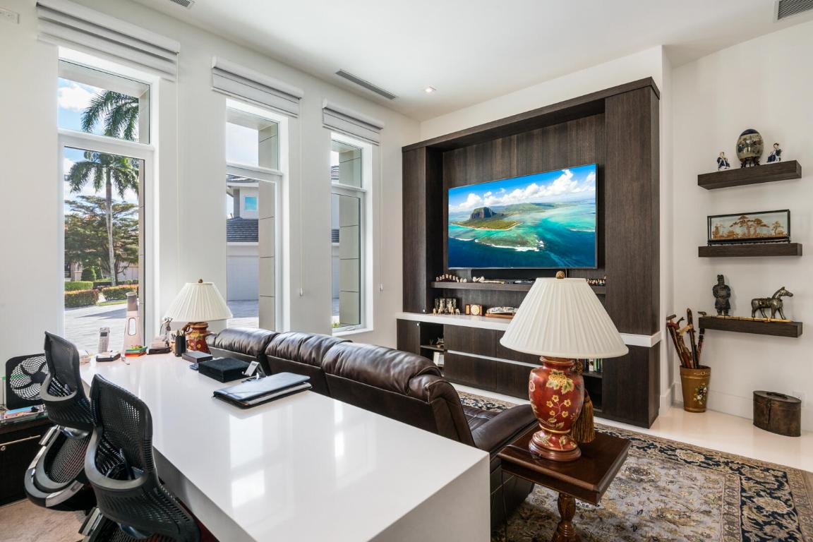 17106 Avenue Le Rivage