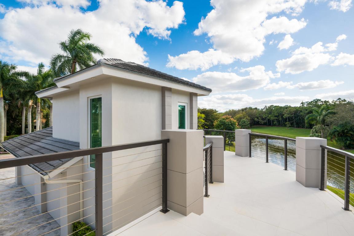 17106 Avenue Le Rivage